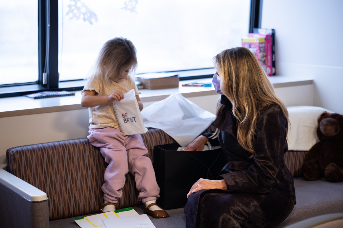 First Lady Melania Trump visits patients and their families at the Children’s National Medical Center in Washington, D.C. on Friday, December 5, 2025. (Official White House Photo by Andrea Hanks)