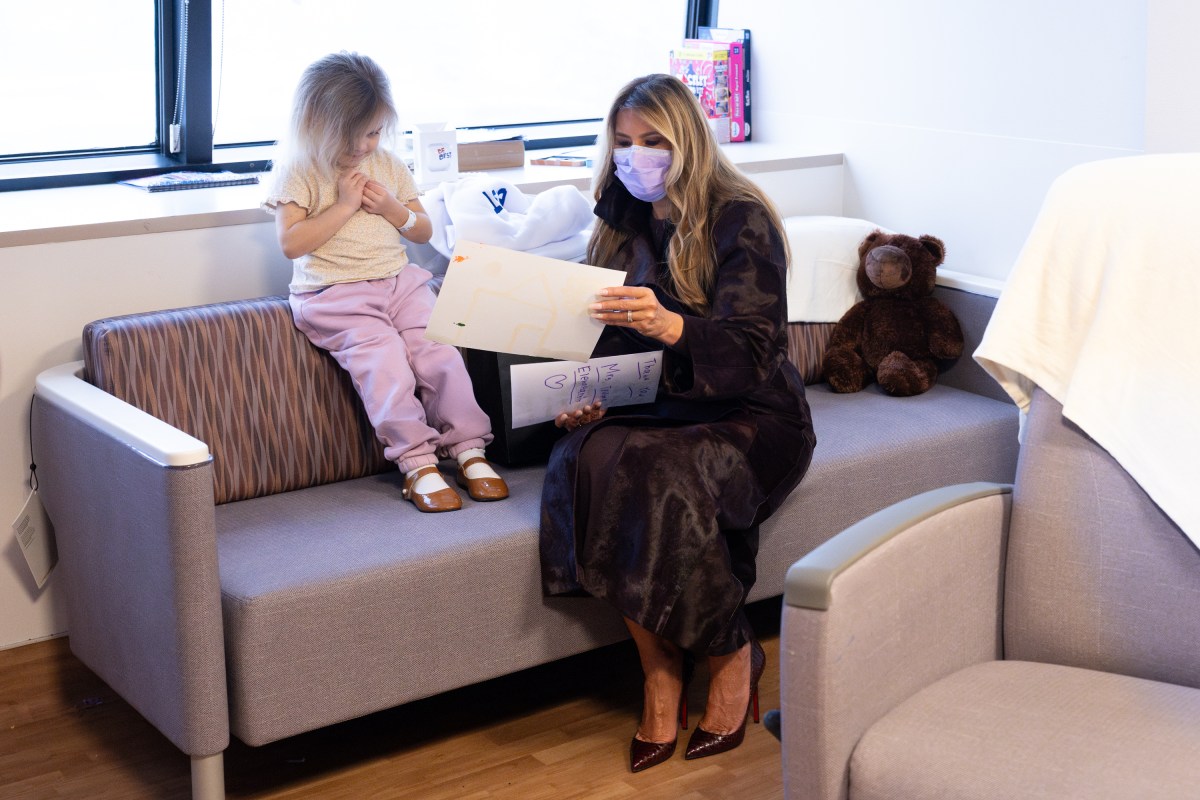 First Lady Melania Trump visits patients and their families at the Children’s National Medical Center in Washington, D.C. on Friday, December 5, 2025. (Official White House Photo by Andrea Hanks)