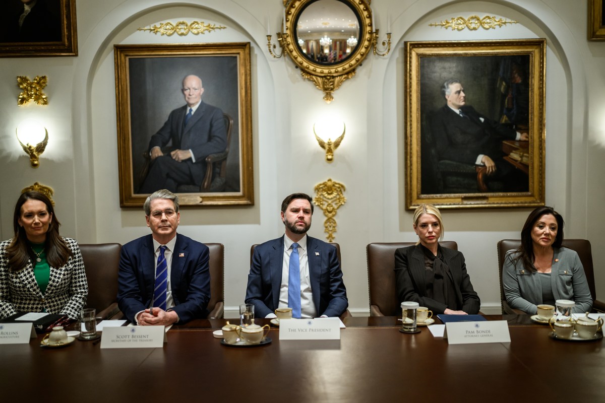President Donald Trump holds a cabinet meeting, Tuesday, December 2, 2025, in the Cabinet Room of the White House. (Official White House Photo by Daniel Torok)