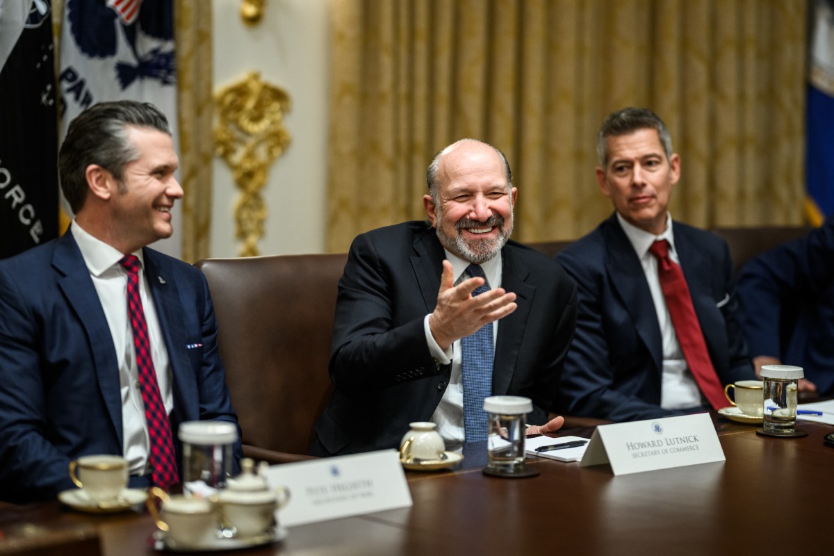 President Donald Trump holds a cabinet meeting, Tuesday, December 2, 2025, in the Cabinet Room of the White House. (Official White House Photo by Daniel Torok)
