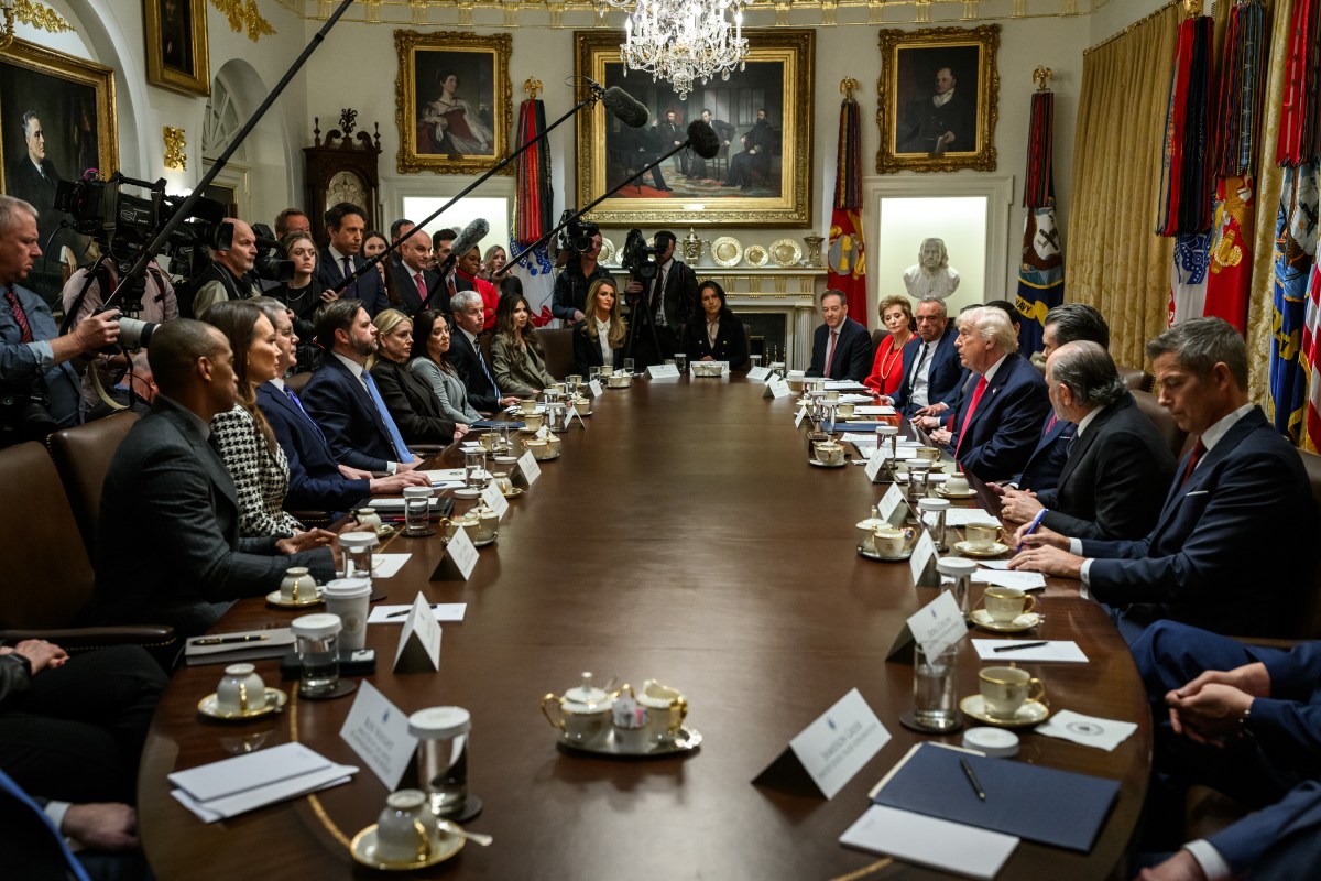 President Donald Trump holds a cabinet meeting, Tuesday, December 2, 2025, in the Cabinet Room of the White House. (Official White House Photo by Daniel Torok)