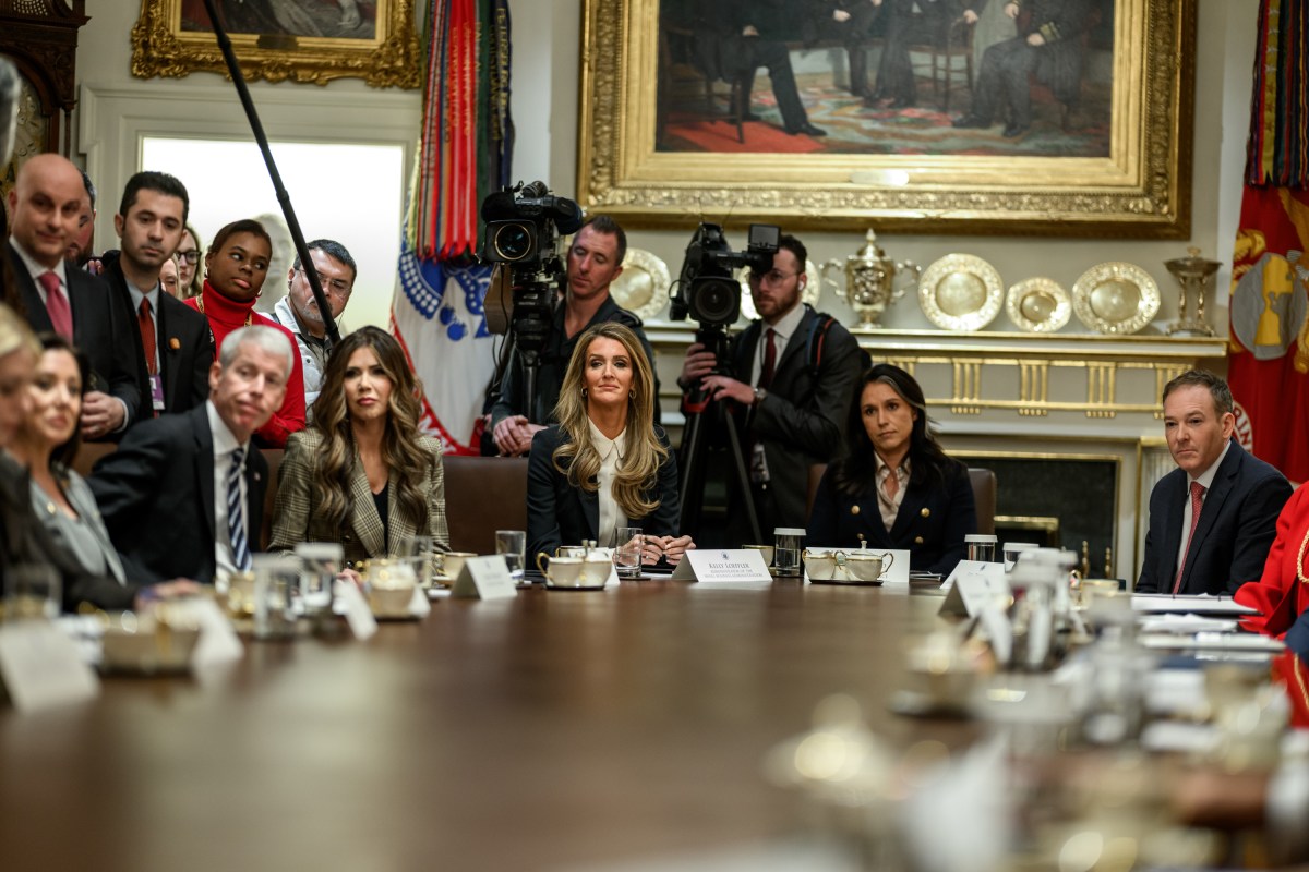 President Donald Trump holds a cabinet meeting, Tuesday, December 2, 2025, in the Cabinet Room of the White House. (Official White House Photo by Daniel Torok)