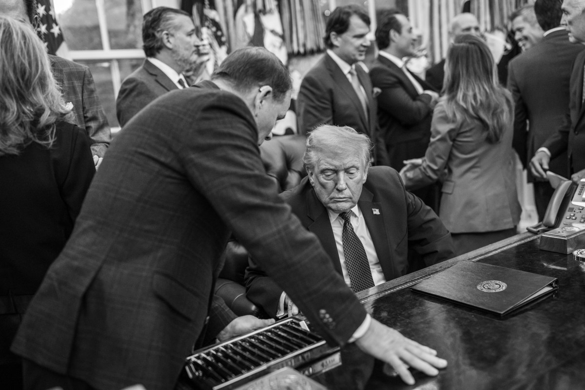 President Donald Trump speaks with guests after making an announcement on fuel economy standards in the Oval Office, Wednesday, December 3, 2025. (Official White House Photo by Molly Riley)