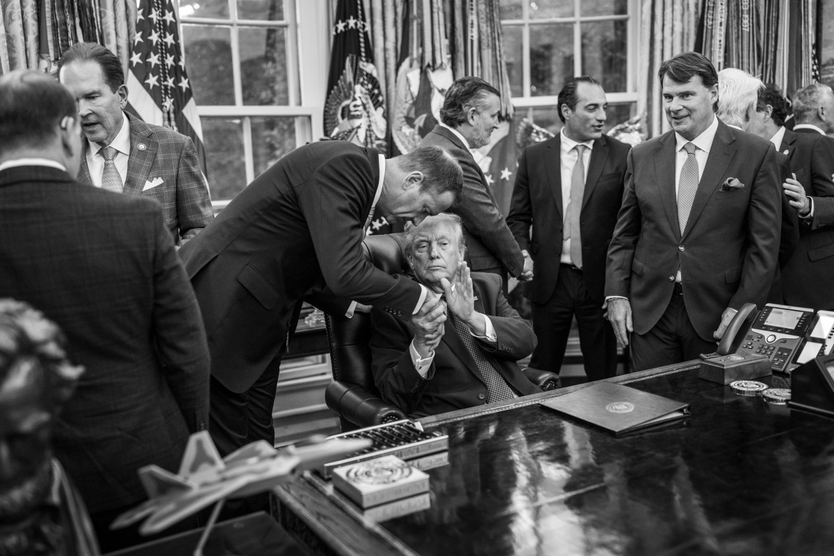 President Donald Trump speaks with guests after making an announcement on fuel economy standards in the Oval Office, Wednesday, December 3, 2025. (Official White House Photo by Molly Riley)