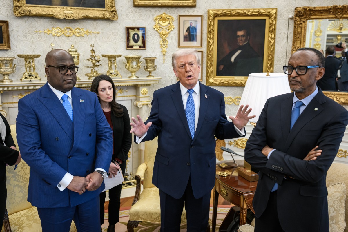 President Donald Trump meets with President Felix Tshisekedi of the Democratic Republic of the Congo and President Paul Kagame of the Republic of Rwanda, Thursday, December 4, 2025, in the Oval Office. (Official White House Photo by Daniel Torok)