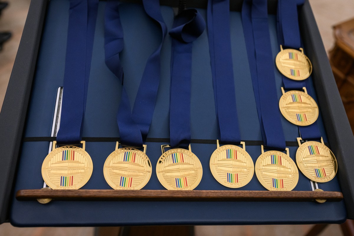 President Donald Trump hosts the 2025 Kennedy Center honorees for a medal presentation in the Oval Office, Saturday, December 6, 2025. (Official White House Photo by Daniel Torok)