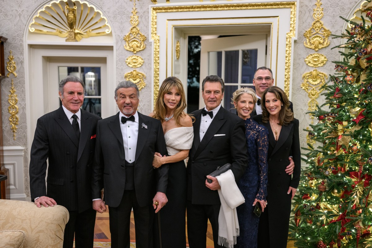 President Donald Trump hosts the 2025 Kennedy Center honorees for a medal presentation in the Oval Office, Saturday, December 6, 2025. (Official White House Photo by Daniel Torok)