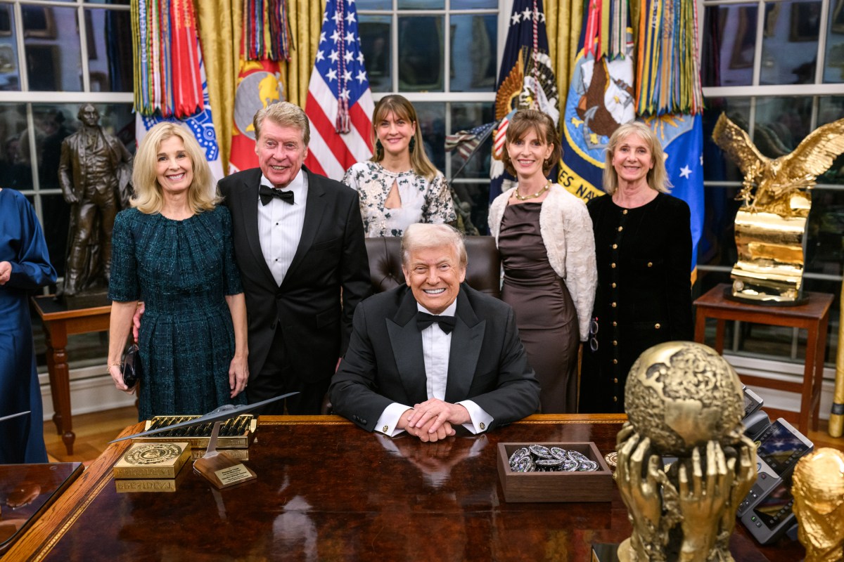 President Donald Trump hosts the 2025 Kennedy Center honorees for a medal presentation in the Oval Office, Saturday, December 6, 2025. (Official White House Photo by Daniel Torok)