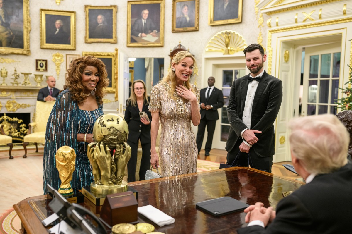 President Donald Trump hosts the 2025 Kennedy Center honorees for a medal presentation in the Oval Office, Saturday, December 6, 2025. (Official White House Photo by Daniel Torok)