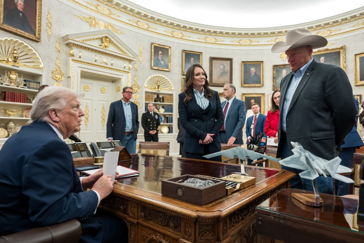 President Donald Trump hosts participants in a roundtable discussion in the Oval Office after announcing a $12 billion aid plan for farmers, Monday, December 8, 2025. (Official White House Photo by Abe McNatt)