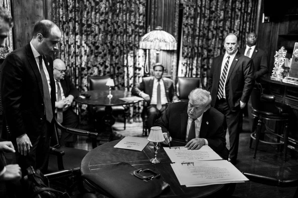 President Donald Trump speaks with Secretary of War Pete Hegseth, Secretary of State Marco Rubio, and Secretary of the Navy John Phelan after announcing plans for a “Golden Fleet” of new U.S. Navy battleships, Monday, December 22, 2025, at the Mar-a-Lago Club in Palm Beach, Florida. (Official White House Photo by Daniel Torok)