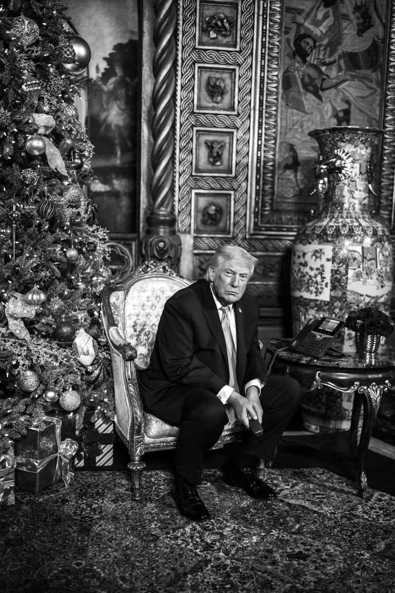 President Donald Trump and First Lady Melania Trump make NORAD Santa tracker calls from Mar-a-Lago in Palm Beach, Florida, Wednesday, December 24, 2025. (Official White House Photo by Daniel Torok)
