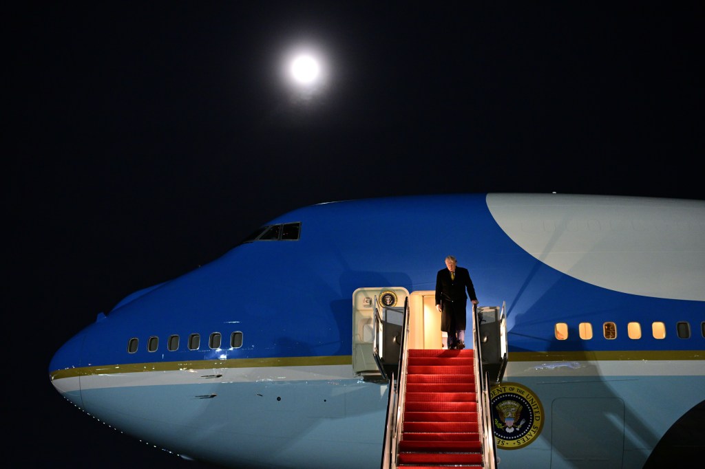 President Donald Trump disembarks Air Force One under a 97% waning gibbous moon, on Sunday, January 4, 2026, at Joint Base Andrews, Maryland.  (Official White House Photo by Molly Riley)