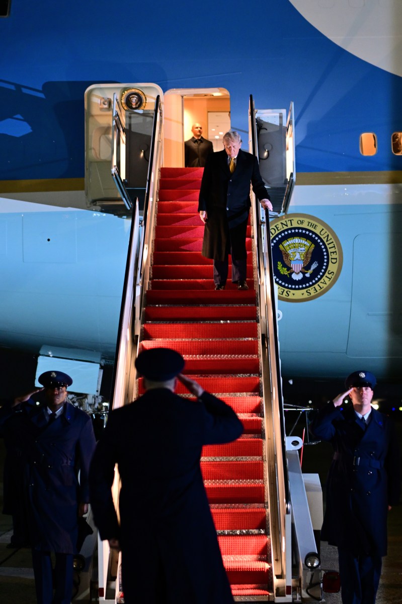 President Donald Trump disembarks Air Force One on Sunday, January 4, 2026, at Joint Base Andrews, Maryland.  (Official White House Photo by Molly Riley)