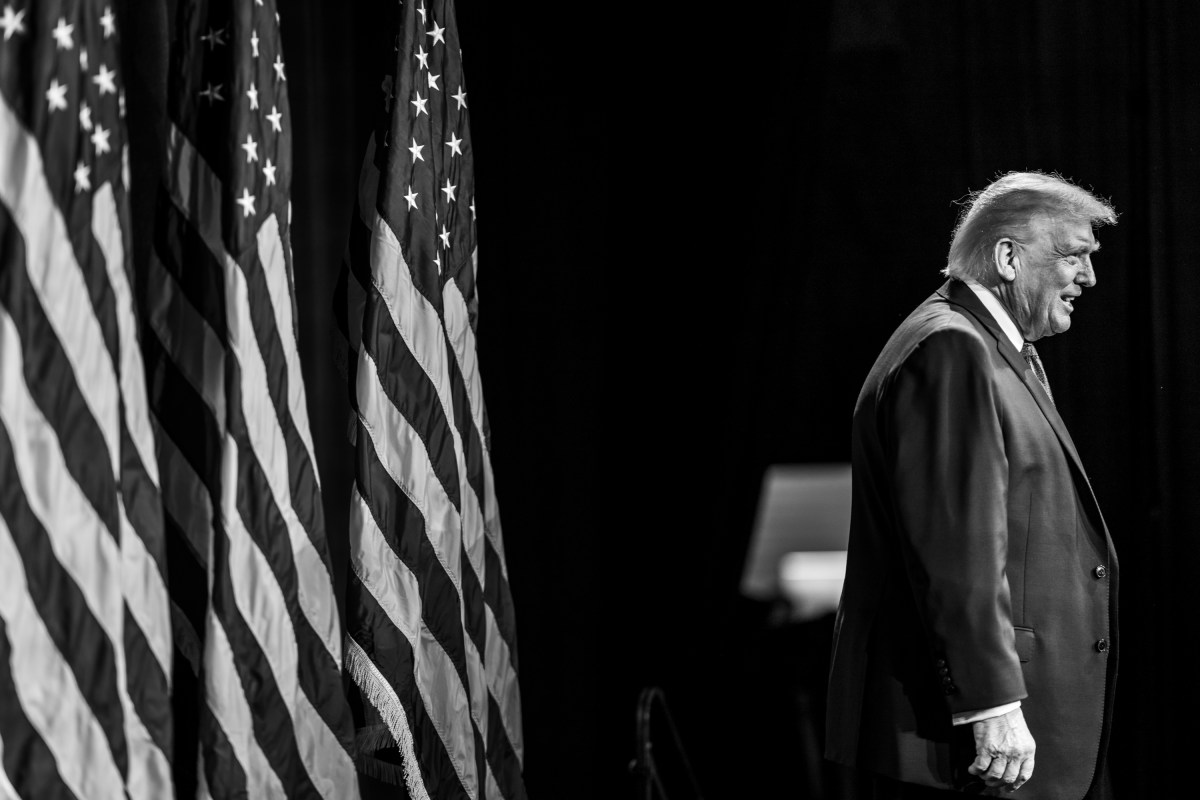 President Donald Trump departs the Donald J. Trump- John F. Kennedy Center for the Performing Arts in Washington, D.C., Tuesday, January 6, 2026, en route the White House. (Official White House Photo by Daniel Torok)