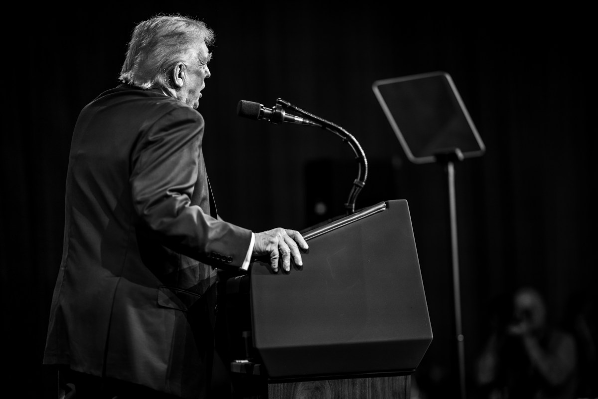 President Donald Trump departs the Donald J. Trump- John F. Kennedy Center for the Performing Arts in Washington, D.C., Tuesday, January 6, 2026, en route the White House. (Official White House Photo by Daniel Torok)