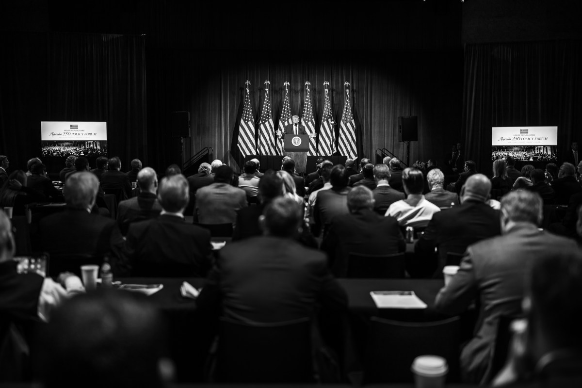 President Donald Trump departs the Donald J. Trump- John F. Kennedy Center for the Performing Arts in Washington, D.C., Tuesday, January 6, 2026, en route the White House. (Official White House Photo by Daniel Torok)
