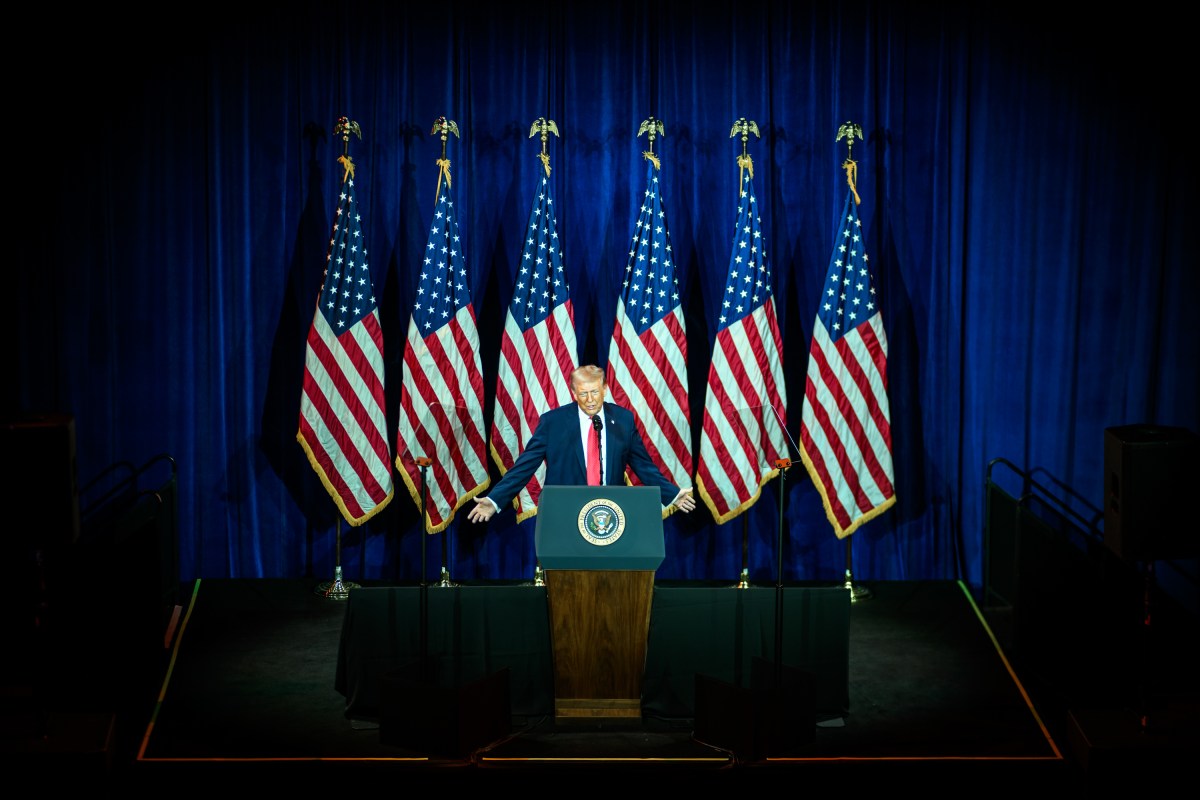 President Donald Trump departs the Donald J. Trump- John F. Kennedy Center for the Performing Arts in Washington, D.C., Tuesday, January 6, 2026, en route the White House. (Official White House Photo by Daniel Torok)