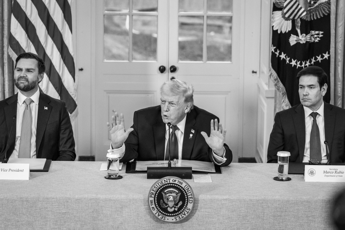 President Donald Trump attends a roundtable with energy officials and executives from the oil industry in the East Room of the White House, Friday, January 9, 2026. (Official White House Photo by Molly Riley)