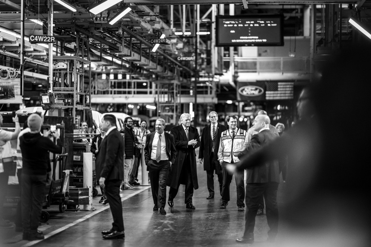 President Donald Trump tours the Ford River Rouge Complex in Dearborn, Michigan on Tuesday, January 13, 2026. (Official White House Photo by Daniel Torok)