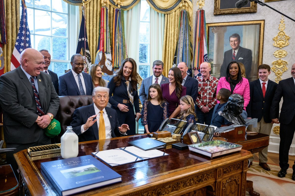 President Donald Trump signs Executive Orders including the “Whole Milk for Healthy Kids Act" alongside HHS Secretary Robert F. Kennedy, Jr., Secretary of Agriculture Brooke Rollins, and dairy farmers in the Oval Office, Wednesday, January 14, 2026. (Official White House Photo by Joyce N. Boghosian)