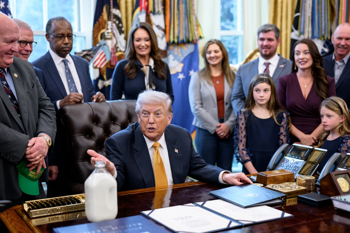 President Donald Trump signs Executive Orders including the “Whole Milk for Healthy Kids Act" alongside HHS Secretary Robert F. Kennedy, Jr., Secretary of Agriculture Brooke Rollins, and dairy farmers in the Oval Office, Wednesday, January 14, 2026. (Official White House Photo by Joyce N. Boghosian)