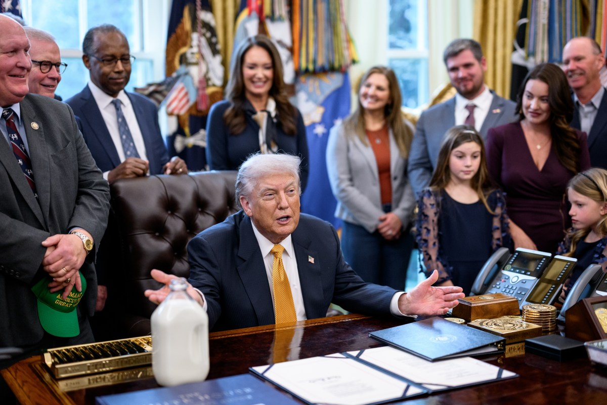 President Donald Trump signs Executive Orders including the “Whole Milk for Healthy Kids Act" alongside HHS Secretary Robert F. Kennedy, Jr., Secretary of Agriculture Brooke Rollins, and dairy farmers in the Oval Office, Wednesday, January 14, 2026. (Official White House Photo by Joyce N. Boghosian)