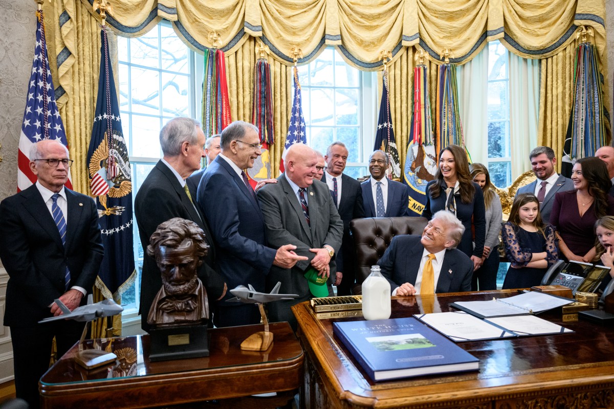President Donald Trump signs Executive Orders including the “Whole Milk for Healthy Kids Act" alongside HHS Secretary Robert F. Kennedy, Jr., Secretary of Agriculture Brooke Rollins, and dairy farmers in the Oval Office, Wednesday, January 14, 2026. (Official White House Photo by Joyce N. Boghosian)
