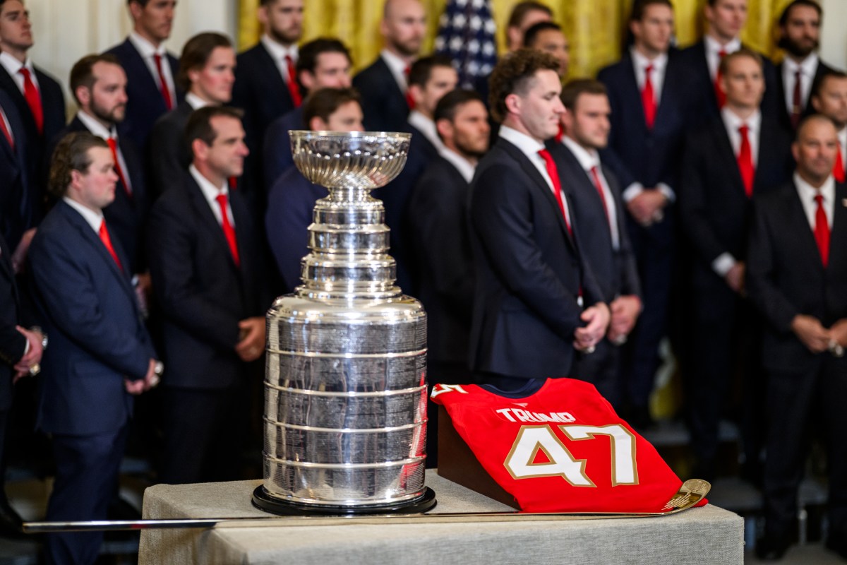 President Donald Trump and members of the 2025 Stanley Cup champion Florida Panthers, Thursday, January 15, 2026, on the West Colonnade of the White House. (Official White House Photo by Daniel Torok)