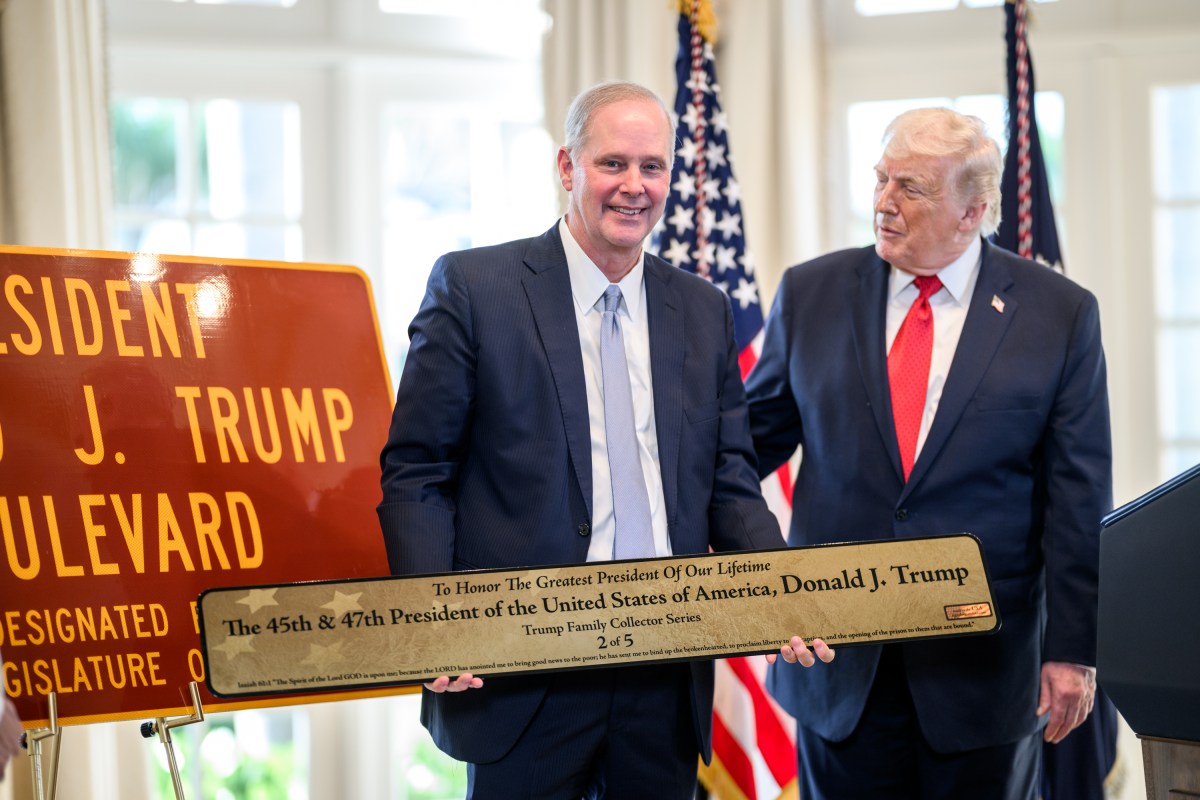 President Donald Trump participates in a Southern Boulevard dedication ceremony, Friday, January 16, 2026, at the Mar-a-Lago Club in Palm Beach, Florida. (Official White House Photo by Daniel Torok)