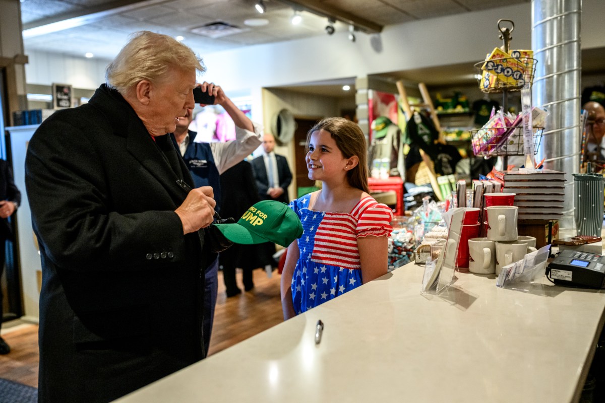 President Donald Trump visits the Machine Shed restaurant in Urbandale, Iowa on Tuesday, January 27, 2026.(Official White House Photo by Molly Riley)
