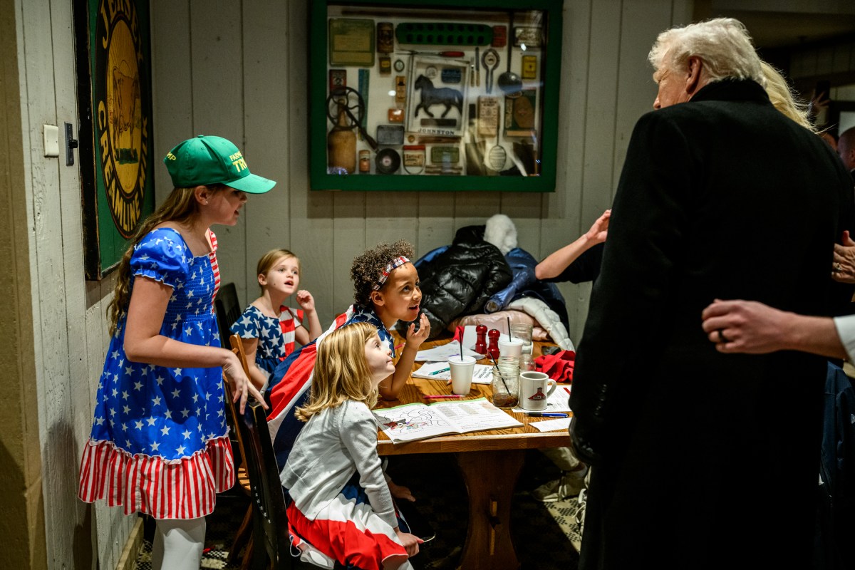 President Donald Trump visits the Machine Shed restaurant in Urbandale, Iowa on Tuesday, January 27, 2026.(Official White House Photo by Molly Riley)