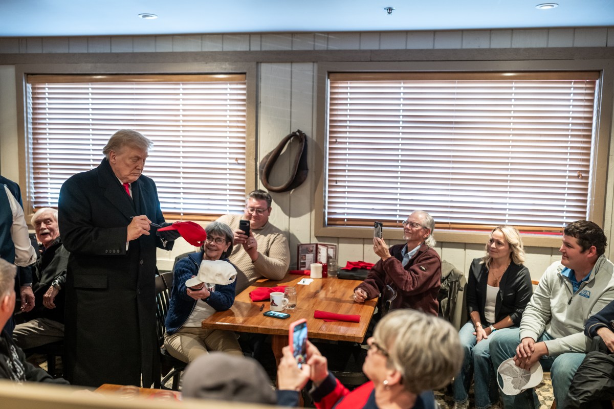 President Donald Trump visits the Machine Shed restaurant in Urbandale, Iowa on Tuesday, January 27, 2026.(Official White House Photo by Molly Riley)