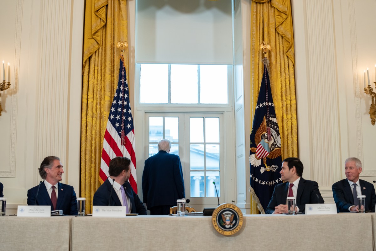 President Donald Trump and Vice President JD Vance meet with executives from the oil and gas industry, Friday, January 9, 2026, (Official White House Photo by Emily J. Higgins)