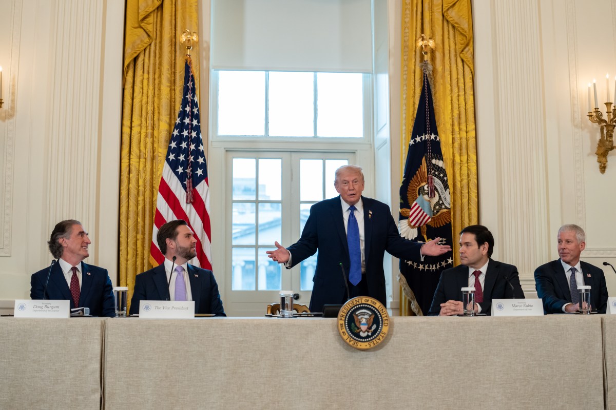 President Donald Trump and Vice President JD Vance meet with executives from the oil and gas industry, Friday, January 9, 2026, (Official White House Photo by Emily J. Higgins)