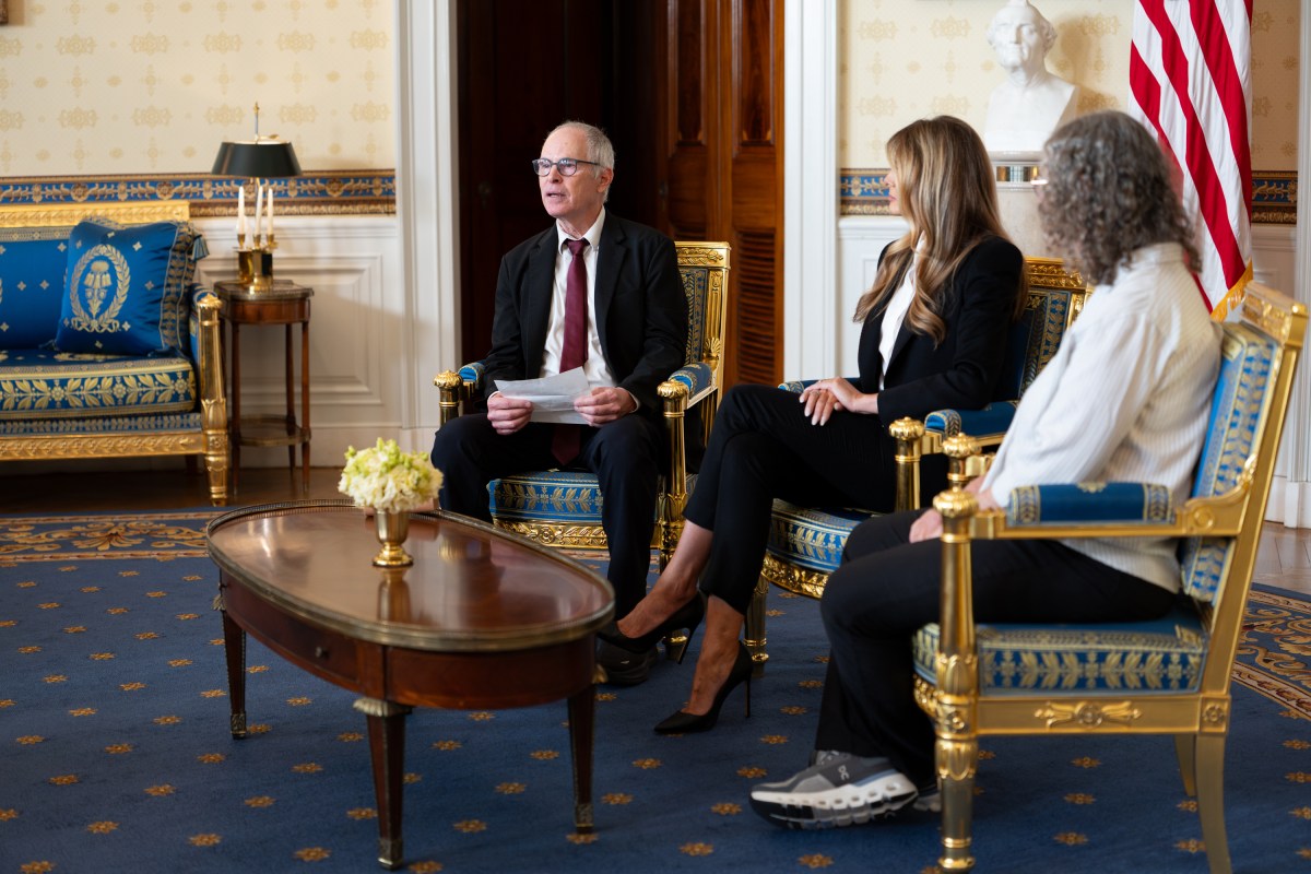 First Lady Melania Trump meets with Keith Siegel, a freed American-Israeli hostage, and his wife Aviva Siegel,Wednesday, February 4, 2026 in the Blue Room of the White House. Keith Siegel was freed in February 2025, after 484 days in Hamas captivity, and his wife Aviva Siegel was released in November 2023. (Official White House Photo by Andrea Hanks)