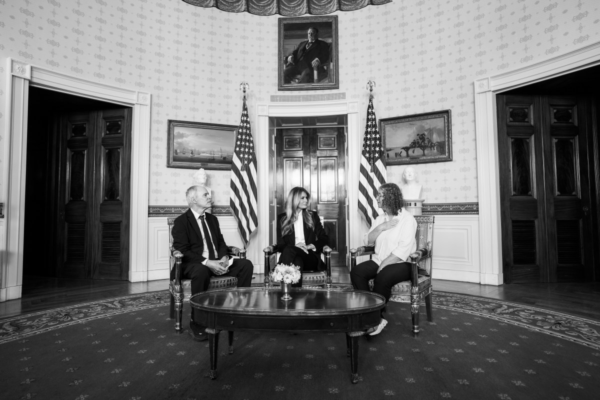 First Lady Melania Trump meets with Keith Siegel, a freed American-Israeli hostage, and his wife Aviva Siegel,Wednesday, February 4, 2026 in the Blue Room of the White House. Keith Siegel was freed in February 2025, after 484 days in Hamas captivity, and his wife Aviva Siegel was released in November 2023. (Official White House Photo by Andrea Hanks)