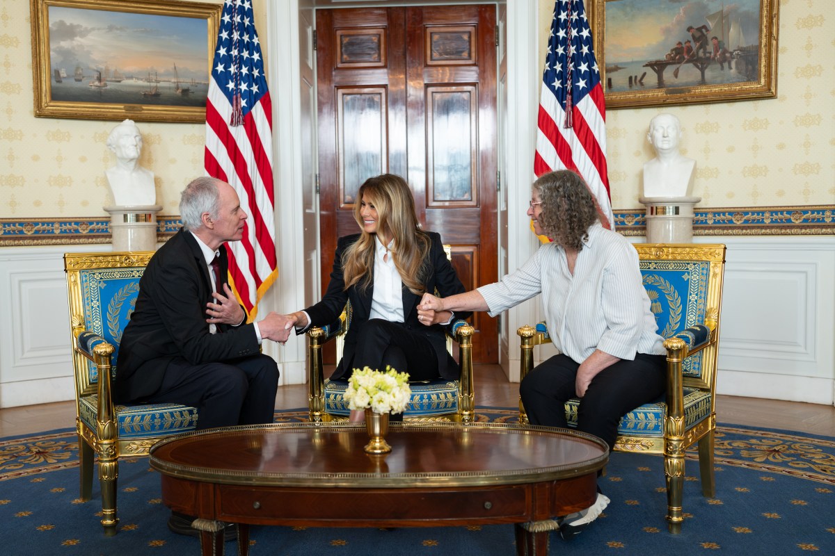 First Lady Melania Trump meets with Keith Siegel, a freed American-Israeli hostage, and his wife Aviva Siegel,Wednesday, February 4, 2026 in the Blue Room of the White House. Keith Siegel was freed in February 2025, after 484 days in Hamas captivity, and his wife Aviva Siegel was released in November 2023. (Official White House Photo by Andrea Hanks)