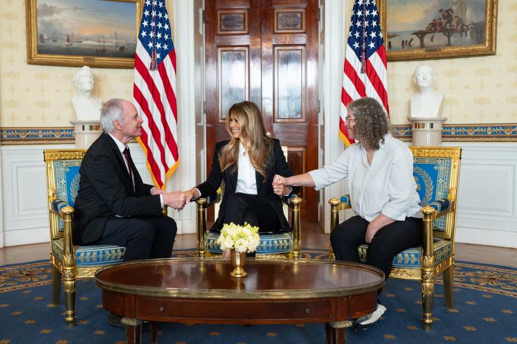 First Lady Melania Trump meets with Keith Siegel, a freed American-Israeli hostage, and his wife Aviva Siegel,Wednesday, February 4, 2026 in the Blue Room of the White House. Keith Siegel was freed in February 2025, after 484 days in Hamas captivity, and his wife Aviva Siegel was released in November 2023. (Official White House Photo by Andrea Hanks)