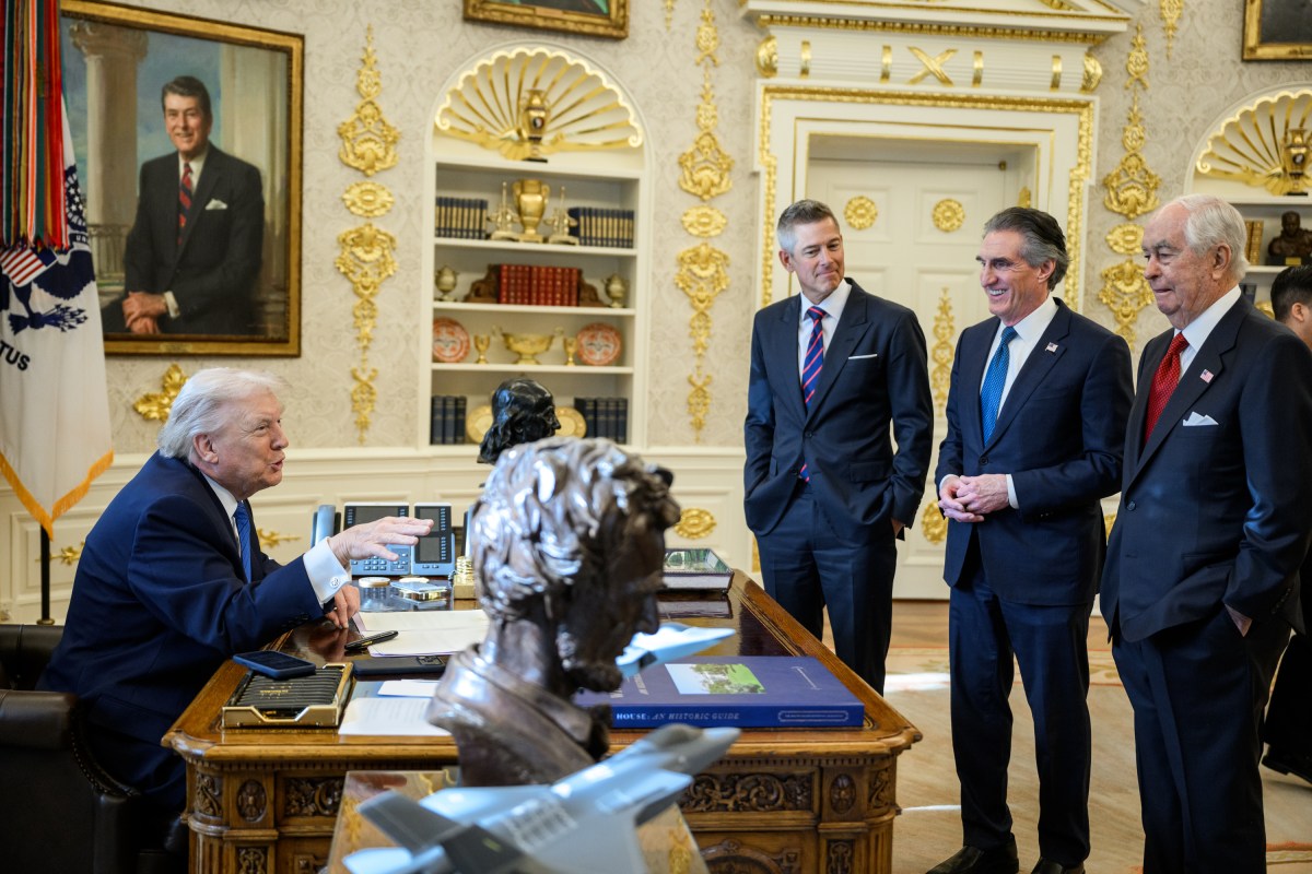 President Donald Trump signs an executive order bringing IndyCar racing to Washington, D.C., Friday, January 30, 2026, in the Oval Office. President Trump is joined by Secretary of Transportation Sean Duffy, Secretary of Interior Doug Burgum, Penske Corporation Chair Roger Penske, and Penske Corporation President Bud Denker. (Official White House Photo by Molly Riley)