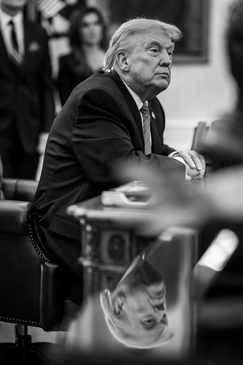 President Donald Trump signs an executive order bringing IndyCar racing to Washington, D.C., Friday, January 30, 2026, in the Oval Office. President Trump is joined by Secretary of Transportation Sean Duffy, Secretary of Interior Doug Burgum, Penske Corporation Chair Roger Penske, and Penske Corporation President Bud Denker. (Official White House Photo by Molly Riley)