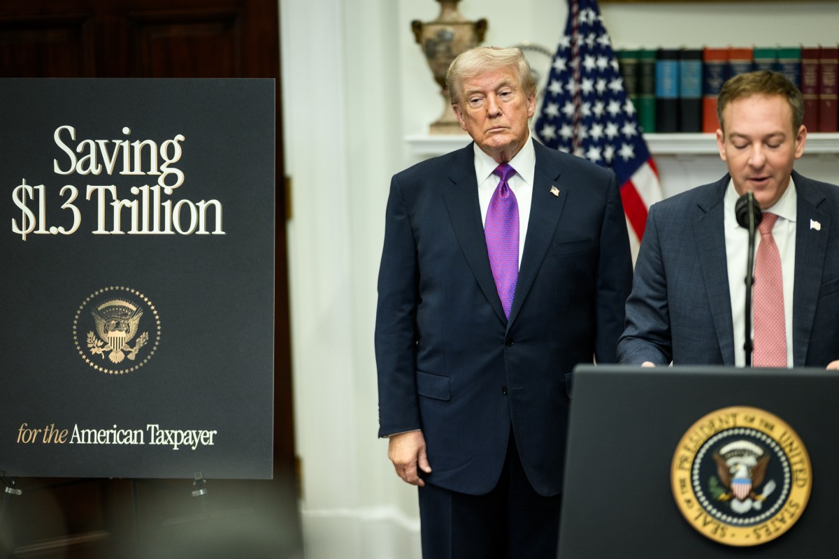 President Donald Trump and EPA Administrator Lee Zeldin make an announcement in the Roosevelt Room on rescinding the 2009 Environmental Protection Agency endangerment finding, Thursday, February 12, 2026. (Official White House Photo by Daniel Torok)