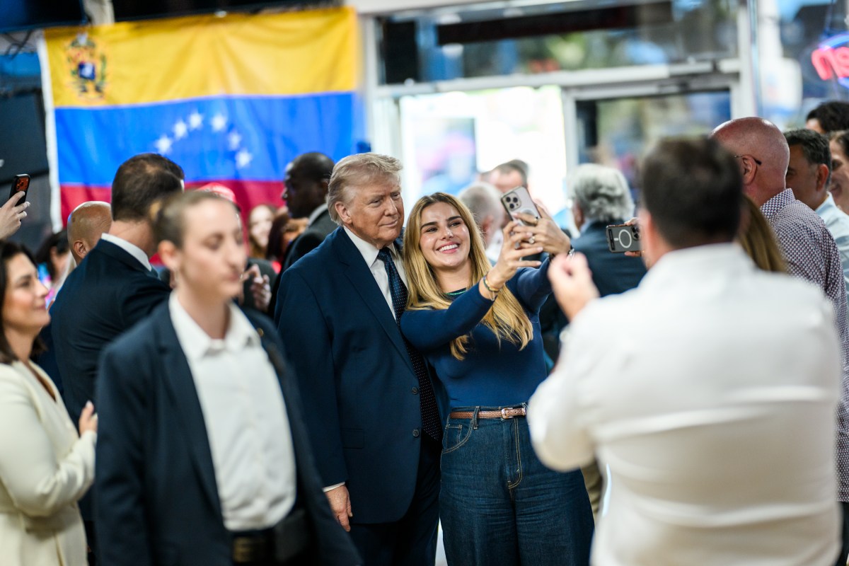 President Donald J. Trump visits the El Arepazo Doral restaurant, Monday, March 9, 2026, in Miami, Florida. (Official White House Photo by Daniel Torok)