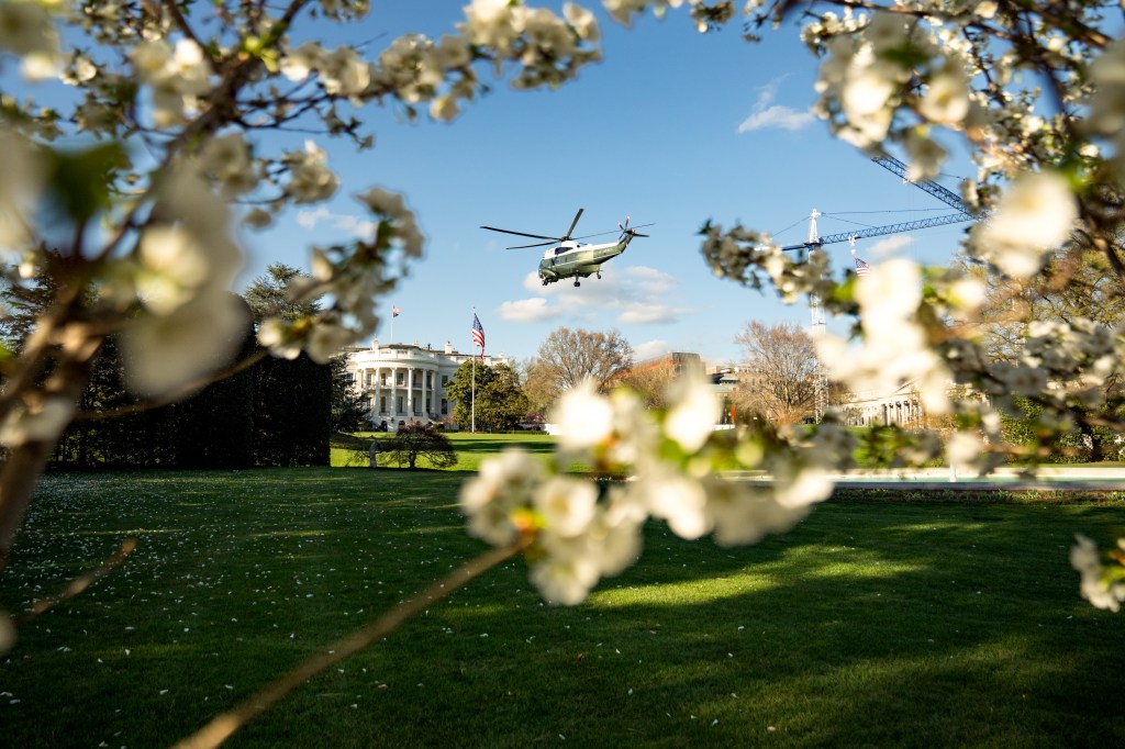 President Donald J. Trump disembarks Marine One on the South Lawn of the White House on Monday, March 23, 2026, after a trip to Tennessee. (Official White House photo by Patrick B. Ruddy)