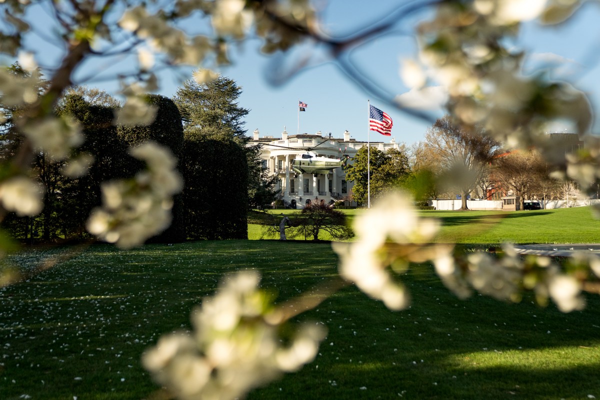 President Donald J. Trump disembarks Marine One on the South Lawn of the White House on Monday, March 23, 2026, after a trip to Tennessee. (Official White House photo by Patrick B. Ruddy)