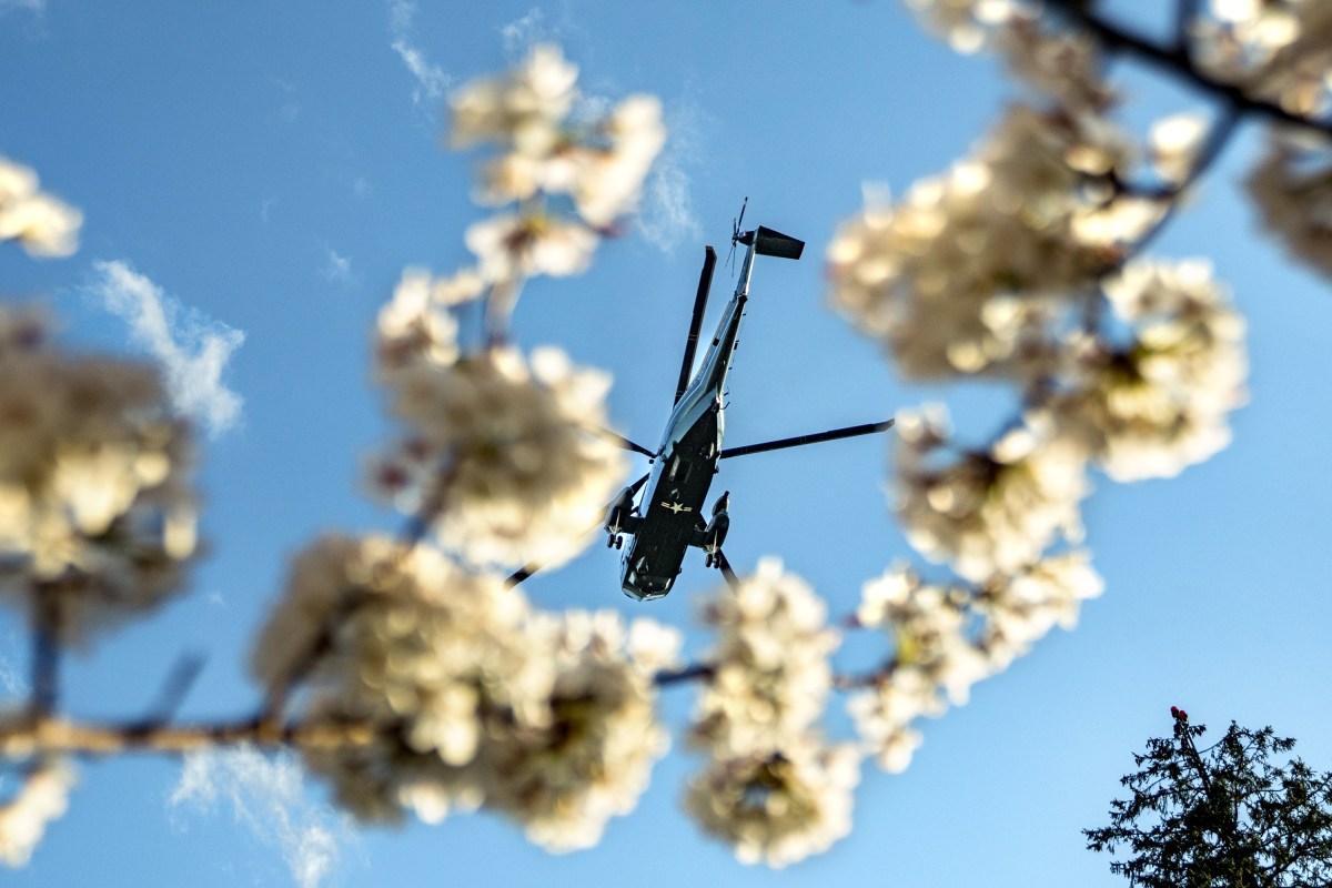 President Donald J. Trump disembarks Marine One on the South Lawn of the White House on Monday, March 23, 2026, after a trip to Tennessee. (Official White House photo by Patrick B. Ruddy)
