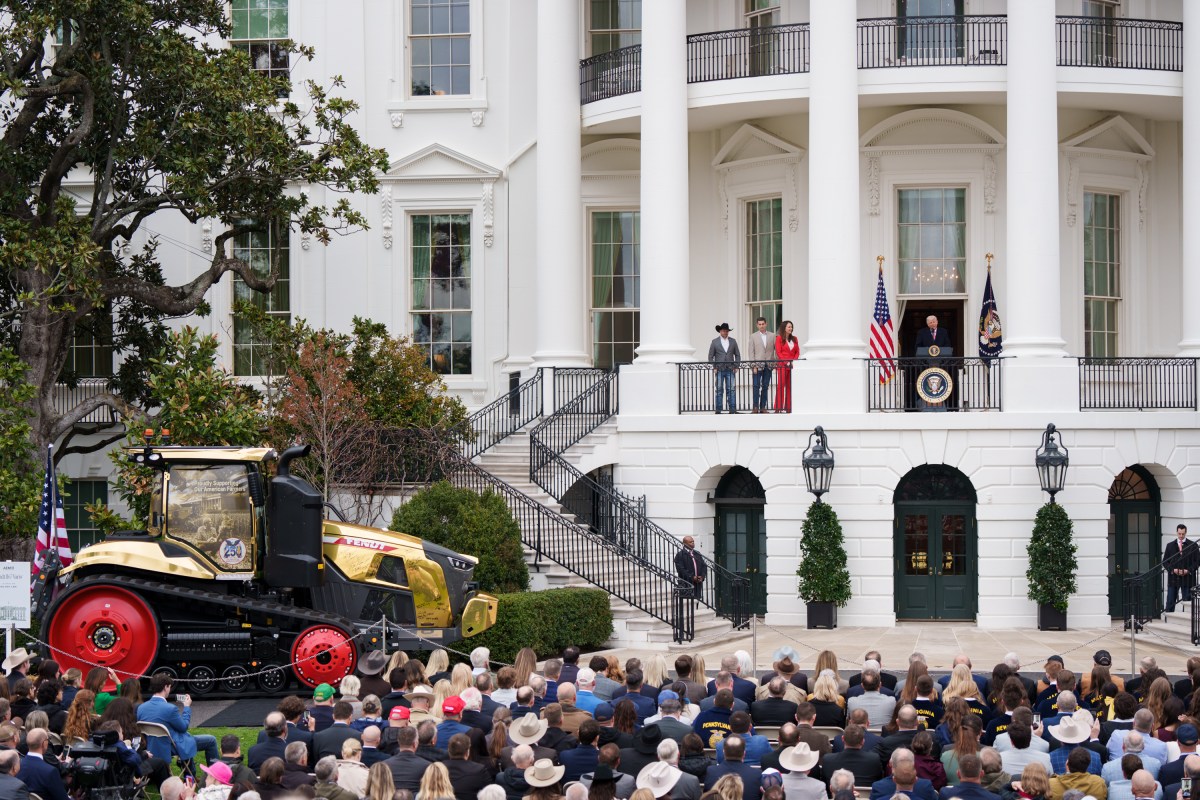 President Donald J. Trump delivers remarks from the Blue Room Balcony at a Great American Agriculture Celebration on the South Lawn, Friday, March 27, 2026. (Official White House Photo by Abe McNatt)