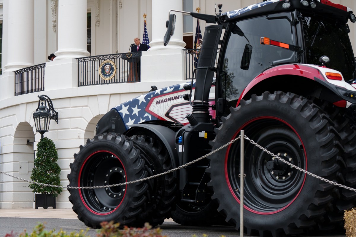 President Donald J. Trump delivers remarks from the Blue Room Balcony at a Great American Agriculture Celebration on the South Lawn, Friday, March 27, 2026. (Official White House Photo by Abe McNatt)