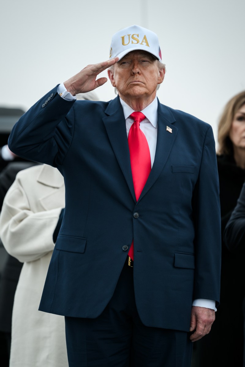 President Donald J. Trump and First Lady Melania Trump attend the Dignified Transfer of remains of six U.S. soldiers killed in an Iranian drone strike in Kuwait, Saturday, March 7, 2026, at Dover Air Force Base, Delaware. (Official White House Photo by Daniel Torok)