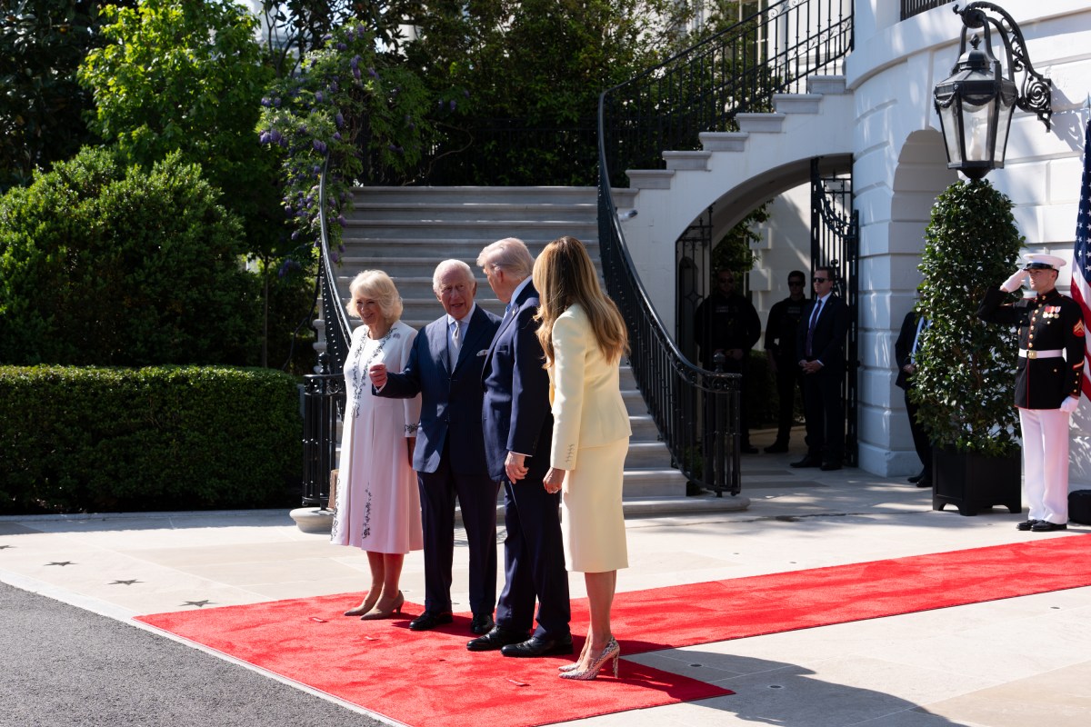 President Donald J. Trump and First Lady Melania Trump welcome King Charles III and Queen Camilla of the U.K. at the South Portico of the White House, Monday, April 27, 2026. (Official White House Photo by Andrea Hanks)